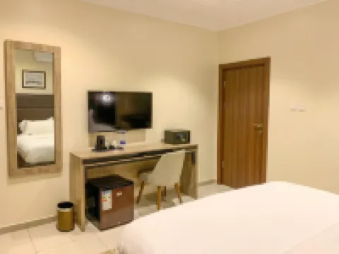 Five Homes Hotel and Apartments