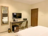 Five Homes Hotel and Apartments