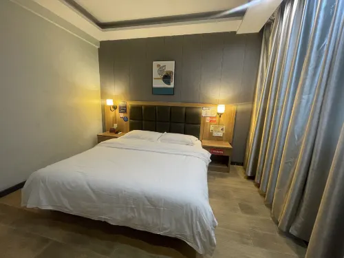 Queshan Golden Land Hot Spring Holiday Hotel Hotels in Queshan