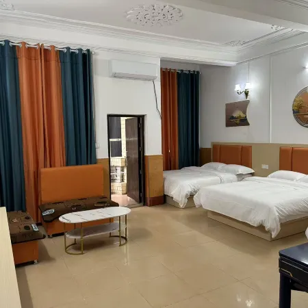 Lianyue Homestay (Dongxing National Gate Scenic Area Port)