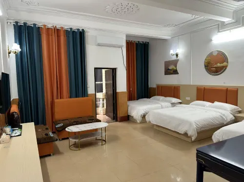 Lianyue Homestay (Dongxing National Gate Scenic Area Port)