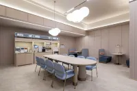 HanTing Hotel (Wuhu Pedestrian Street Suning Square) - 2성급
