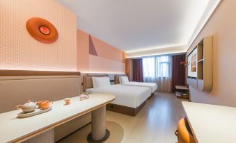 Orange Hotel (Shanghai Jinshajiang Road Metro Station)