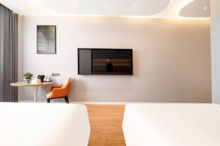 Ruijia LiLan Ruibai-Yun Hotel (Deqing West Railway Station) Отели рядом с достопримечательностью «Moganshan Senbo Resort Nature Park»