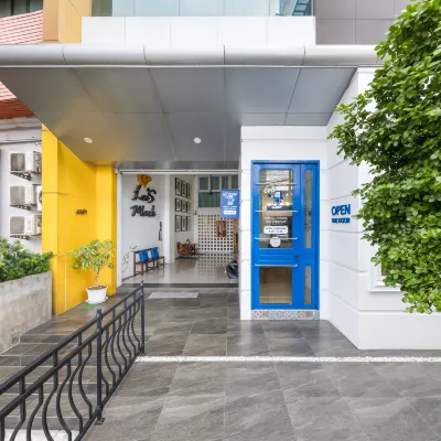 Lee's Mark Residence Отели рядом с достопримечательностью «Ват Клонг Банг Пинг»