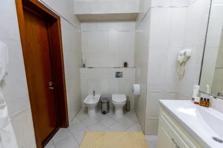 Гостиница "Plaza Hotel" Отели рядом с достопримечательностью «Никольский Собор»