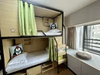 Baihua Select Hostel (Haikou Wuyuan River Stadium)