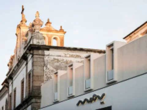 Moov Hotel Évora โรงแรมในแอวูรา