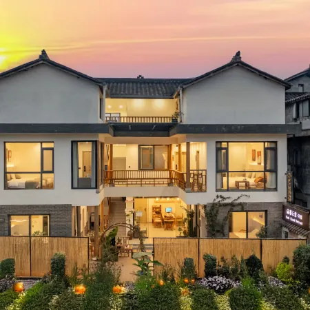 Yanyu Courtyard Parent-Child Resort(Hongya Liujiang Ancient Town Scenic Area Branch)