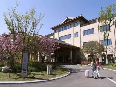 Swan Lake Resort Hot Spring Jiangba