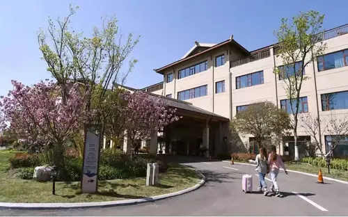 Swan Lake Resort Hot Spring Jiangba - spa