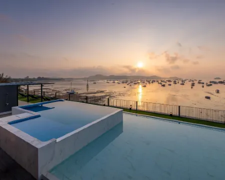 ชิน อาร์ช39 ภูเก็ต บีช ฟร้อนท์ โรงแรมในภูเก็ต