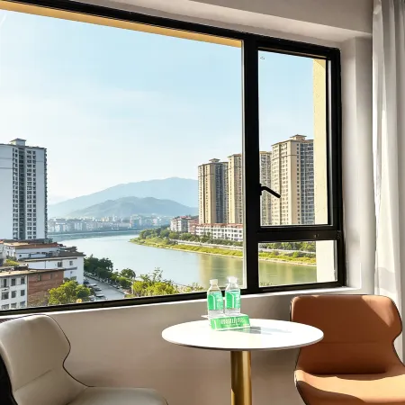 Siji Wanhui Hotel (Zhaoqing Sihui Yueyun Bus Station)