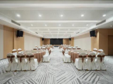 BO Senyu Hotel (Guilin Two Rivers and Four Lakes Walmart)