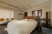 Let Loose Resort · Mangshi - bar