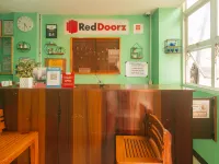 RedDoorz near EDSA Camp Crame Hotels near Camp Aguinaldo