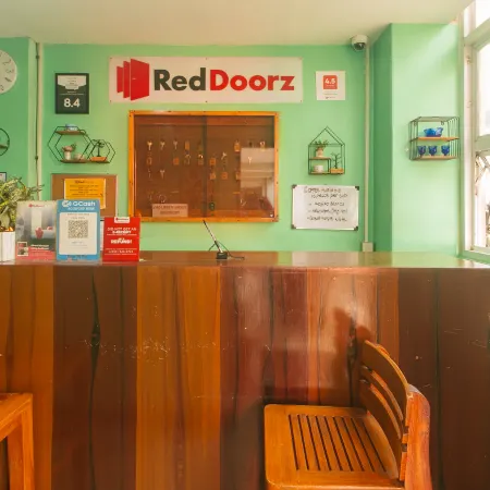 RedDoorz near EDSA Camp Crame Отели рядом с достопримечательностью «Павильон для мероприятий Blue Leaf Cosmopolitan»