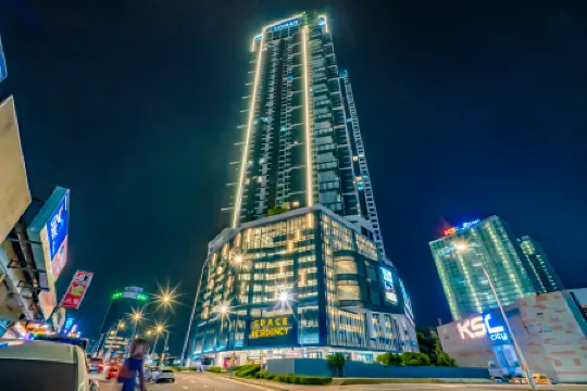 Space Residency Premium Suite Near KSL Mall by Nest Home Отели рядом с достопримечательностью «Century Garden»