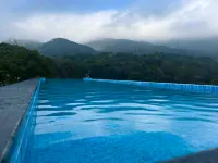 GULUXURY HOTEL - Rooftop Pools