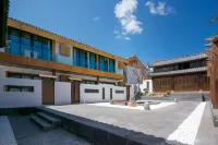 Lijiang Yueyangli garden Swimming Pool designer's home stay