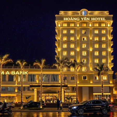 Sandals Hoang Yen Hotel Отели рядом с достопримечательностью «Мемориал Победы»