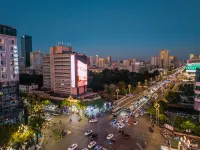 Viman Chic Stay @ City Center Gem（Steps away from subway and Old Town） 둥펑 광장 지하철역 주변 호텔