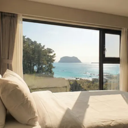 Hotel Seogwipean Отели рядом с достопримечательностью «Храм Хелимса»