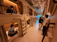 Gather House On 65 South Bridge Road ザ・パダン周辺のホテル