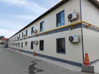 Liyue Homestay (Yining Airport Baicheng Railway Station)