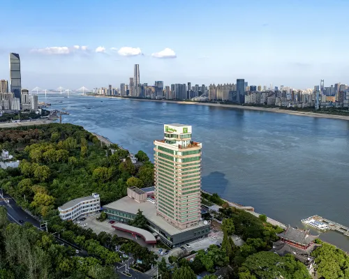 Holiday Inn WUHAN RIVERSIDE by IHG Hotels near Qingchuan Pavilion