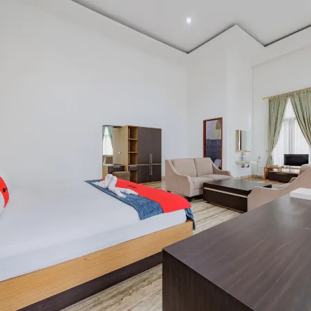 RedDoorz Premium Near Stasiun Lenteng Agung