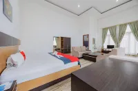 RedDoorz Premium Near Stasiun Lenteng Agung -  อินน์