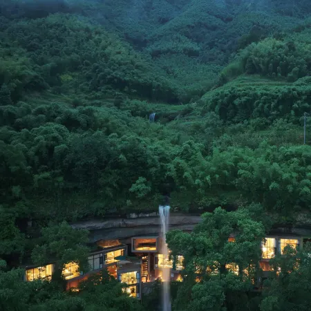 Jianglu Yalugu Hotel