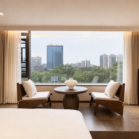 Spring Breeze Ten Miles Homestay (Ruitai Times Square)