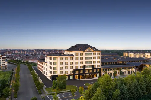 Changbai Mountain North Slope Distribution Center Yunding Market Atour Hotel - Mountain view