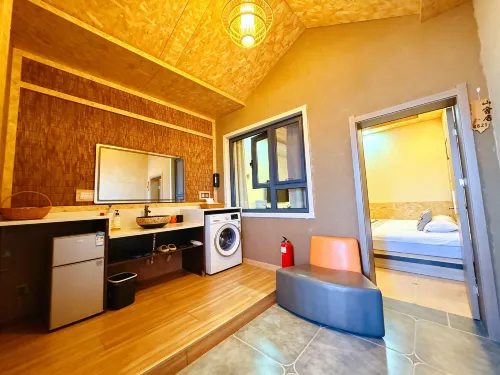 Crescent Moon Spring Zichenju Homestay (Mingsha Mountain and Crescent Moon Spring Scenic Area) - parkir