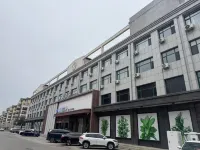 Lanyun Yixian Holiday Spa Hotel (Jinzhou Yixian Station Branch) - parking