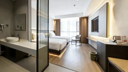 Yiliang Xintai Grand Hotel - Parkplatz