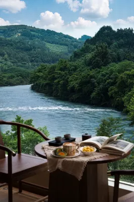 Anzhi Hillside Bloom Creek Retreat - bar