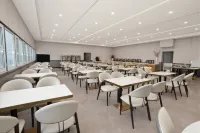 Xintianhe Grand Hotel (Yanqi Stadium) - พร้อมอาหารเช้า