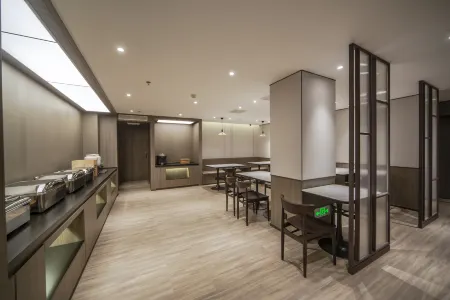 HanTing Hotel (Shenyang Lingxi Subway Station) Отели рядом с достопримечательностью «SAC (Shenyang Aircraft Corporation) Aviation Expo Park»