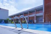 Sutan Raja Hotel Kolaka - 수영장