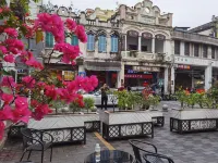 Haikou Xiehou Boutique Homestay (Bell Tower Qilou Old Street Branch)