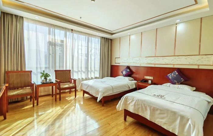 Hezheng Yunlong Hotel