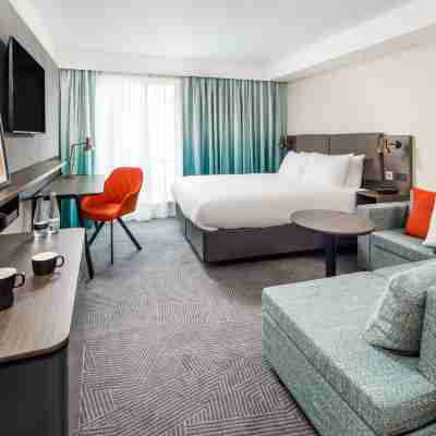 Holiday Inn Manchester Airport Rooms