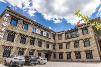 Shi Ruo Hotel (Daocheng Yading Scenic Spot Tourist Center) Hotels near Chonggu Sward