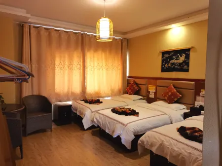 Dunhuang Moshanghua Theme Inn (Dunhuang Mingsha Mountain Crescent Spring Branch)