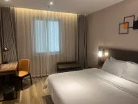 Yiju Yun Hotel (Gaoyou World Trade Plaza South Gate Street Store)