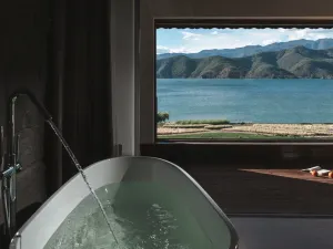 Lugu Lake Zaichuan Chief Quanhu Shengjing Designer Resort Hotel (Mosuo Goddess Panorama)