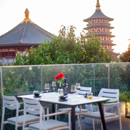 Luoyang First Sight Hotel